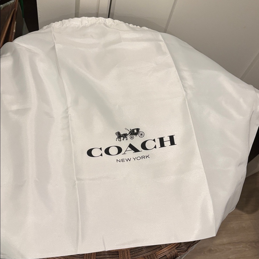 Coach Large Kisslock in Black Currant - Picture 7 of 7